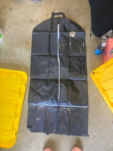 Hershey Cub Suit Bag