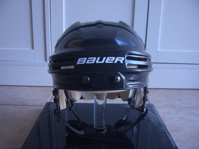Free Shipping-Excellent Condition Bauer BHH4500 Hockey Helmet sz Medium Black