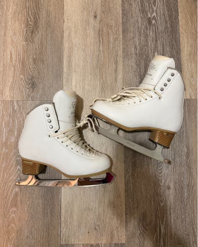 Jackson Ultima Elle Figure Skates with Mirage Blades B Adult 5 (Used)