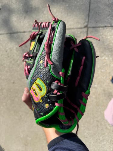 2024 Wilson A2000 RH Infield Baseball Glove 11.5" (Used)