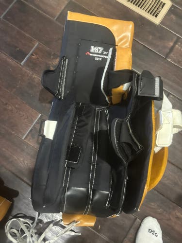 32" 2024 True L87 Goalie Leg Pads (Used)