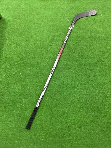 Intermediate Bauer Vapor Team Hockey Stick Right Handed P92 65 Flex (Used)