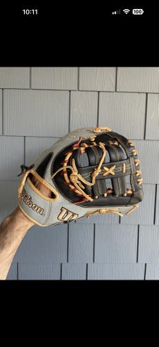 Wilson A2000 RH First Base Baseball Glove 12.5" (Used)