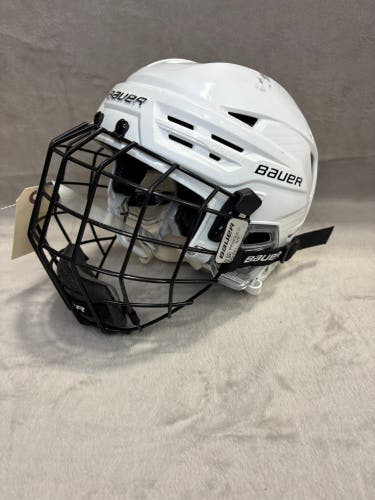 White Small Bauer Re-Akt 85 Helmet (Used)