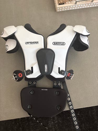Large Youth Battle Defender Shoulder Pads (Used)