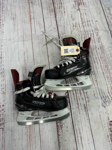 Youth Bauer Vapor X2.7 Hockey Skates Extra Wide Width 13.5 (Used)
