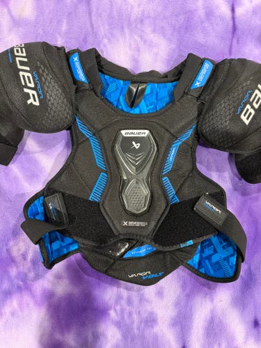 Medium Intermediate Bauer X Shoulder Pads (Used)