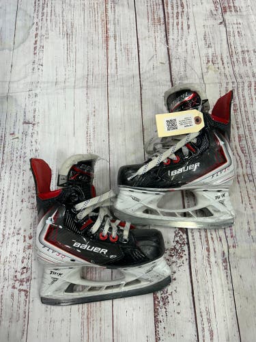Junior Bauer Vapor Fly30 Hockey Skates Regular Width Size 1 (Used)
