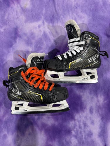 Junior CCM Super Tacks 9370 Hockey Goalie Skates Regular Width Size 2 (Used)