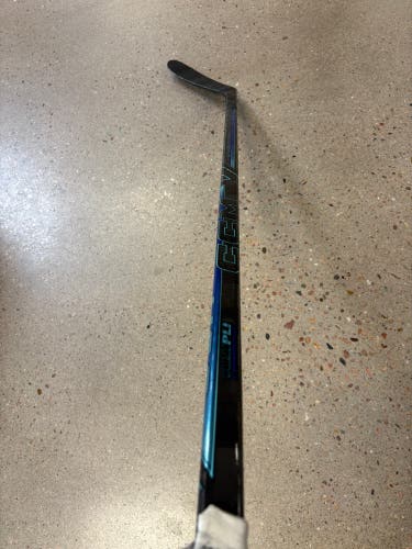 Junior CCM Vizion Hockey Stick Left Hand P28 40 Flex (Used)