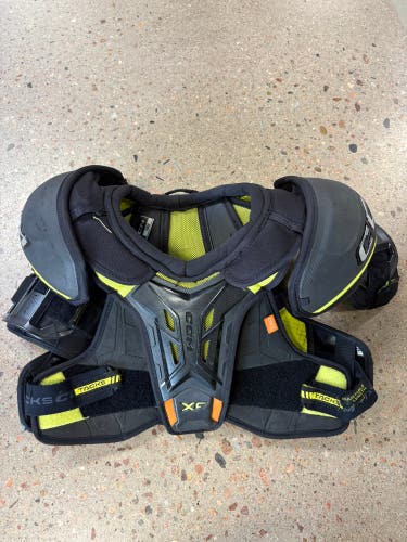 Large Junior CCM XF Shoulder Pads (Used)