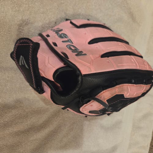 Easton RH Titan 1100 Youth Fastpitch Softball Glove 11" Nice Game Ready Glove