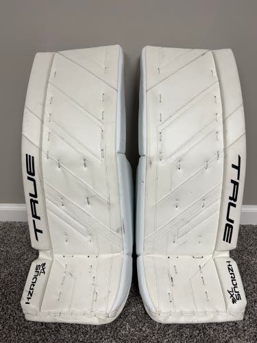 30" True HZRDUS 7X4 Goalie Leg Pads (Like New)