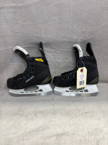 Youth Bauer Supreme 140 Hockey Skates Regular Width 9 (Used)