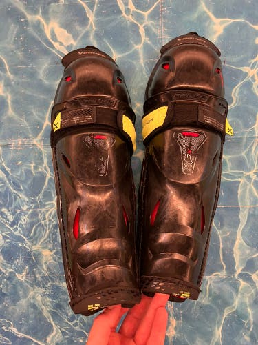 Junior Bauer Vapor 3X Shin Pads 12" (Used)