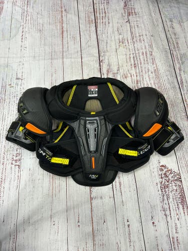 Medium Junior CCM Tacks AS-V Pro Shoulder Pads (Used)