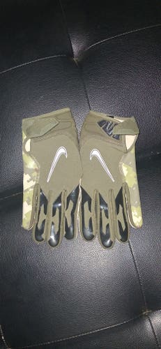 Green Large Adult Nike Gloves (Used)
