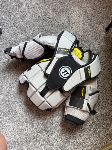 Warrior Ritual X3E Goalie Chest Protector (Used) youth