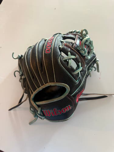 Wilson RH Infield A2000 Baseball Glove 11" (Used)