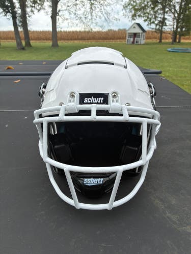 White Youth Large Schutt F7 LX1 Helmet (Used)
