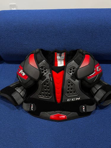 CCM Quicklite QLT Shoulder Pads - Medium