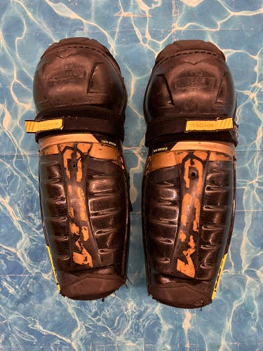 Junior CCM Tacks AS-V Pro Shin Pads 13" (Used)