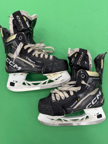 CCM Tacks AS-V Hockey Skates | Size 3 Regular
