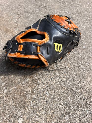 Wilson A2000 RH Catcher's Glove 32.5" (Used)