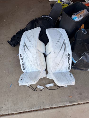 Medium Bauer Vapor X5 Pro Goalie Leg Pads (Used)