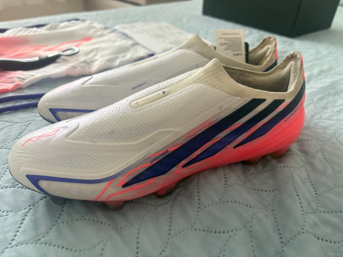 White Men's Size M 8.5 (W 9.5) Adidas F50 Elite Cleats (Used)