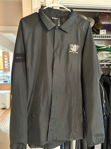 Anaheim Ducks Level wear black jacket sz large new