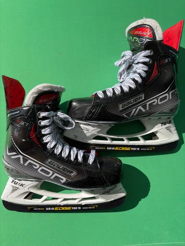 Senior Bauer Vapor X3.7 Hockey Skates Regular Width 7 (Used)