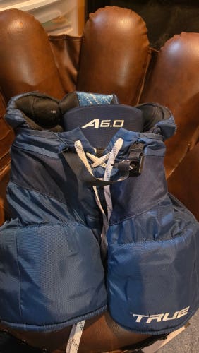 Women's Junior Large True A6.0 Hockey Pants (Used)