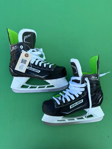 Intermediate Bauer XLS Hockey Skates Regular Width Size 4