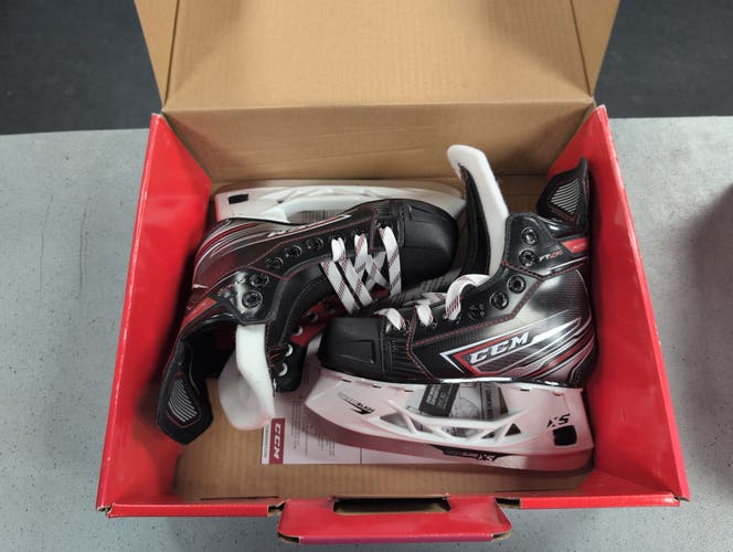 CCM JetSpeed FT470 Hockey Skates Regular Width Size 1 (New)