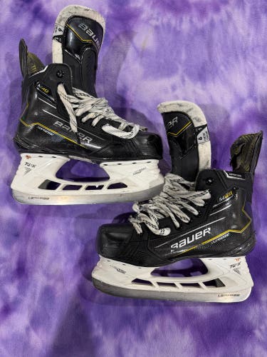 Intermediate Bauer Supreme M40 Hockey Skates 6 (Used)