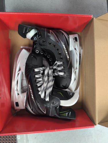 CCM Ribcor 76K Hockey Skates Regular Width Size 1 (New)