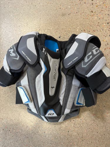 Small Senior CCM Vector 10 Shoulder Pads (Used)