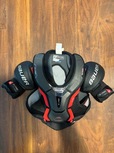 Men's Medium Intermediate Bauer Vapor 3X Pro Shoulder Pads (Used)