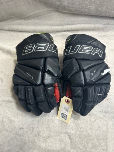 Black Junior Bauer Vapor X2.9 Gloves 12" (Used)