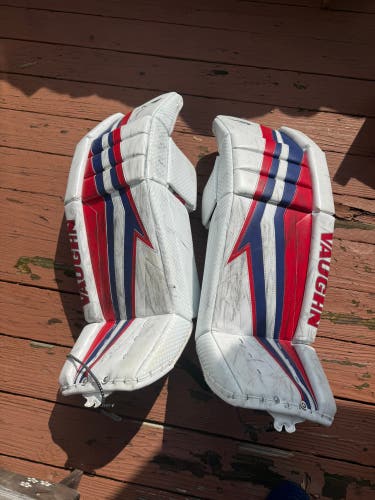 34" Vaughn Velocity V9 Goalie Leg Pads (Used)