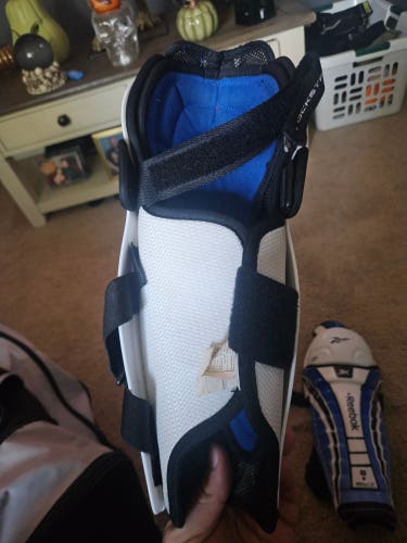 Junior Reebok 3K 12" Shin Pads (Used)