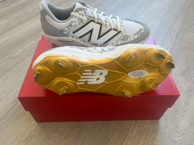 Gray Men's Size M 8.5 (W 9.5) New Balance 3000v7 Low Top Metal (New)