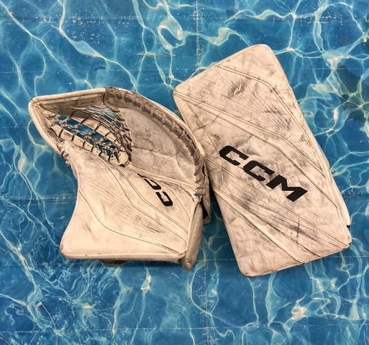 White Junior CCM EFlex 6.5 Goalie Gloves & Blockers Regular (Used)