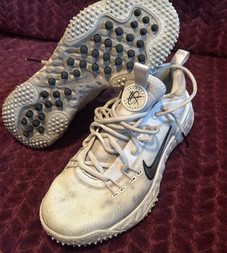 Unisex Size M 7.0 (W 8.0) Adult Nike Huarache Low Top Turf Cleats (Used)