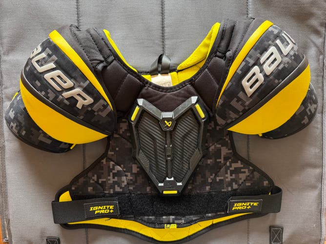 Medium Junior Bauer Supreme Ignite Pro Shoulder Pads (Used)