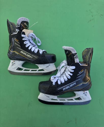 Intermediate Bauer Supreme M40 Hockey Skates Size 4 Fit 3