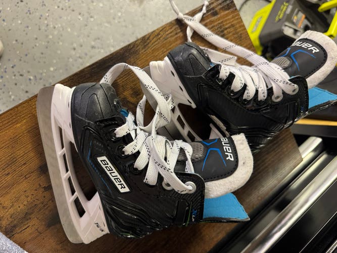 Bauer X-LP Kids Hockey Skates Regular Width 7 (Used)