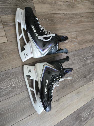 White/Blue 2025 Bauer Vapor Flylite Hockey Skates Extra Wide Width 7.5 (Used)