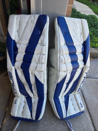 33" True 7x3 Goalie Leg Pads (Used)